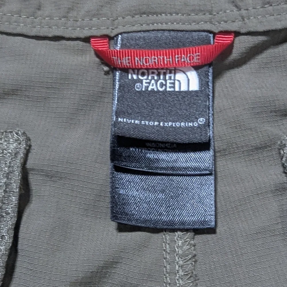 The North Face Women's Shorts Size 12 - Picture 4 of 7